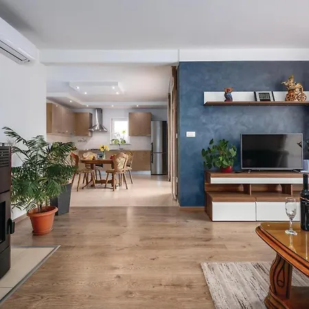 Holiday home 3 Bedroom Stunning In Labin (Istria)