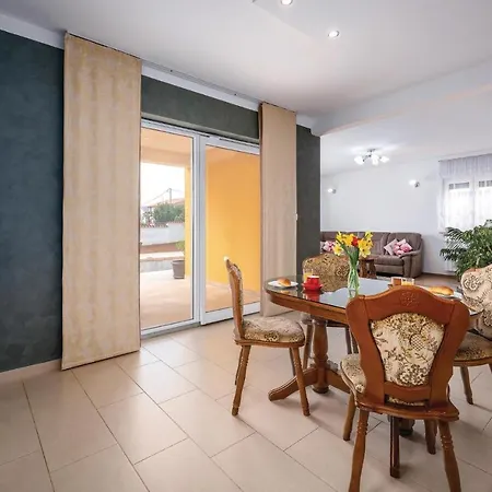 Holiday home 3 Bedroom Stunning In
