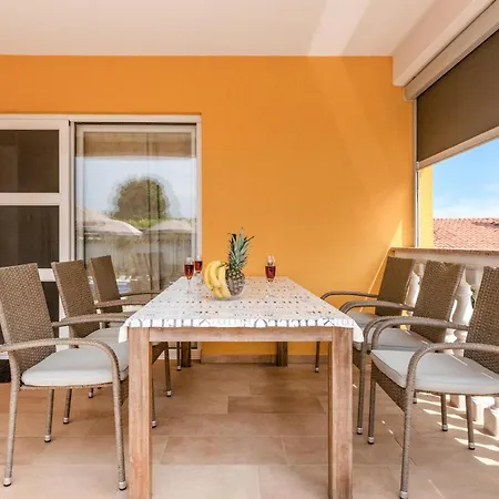 3 Bedroom Stunning In *