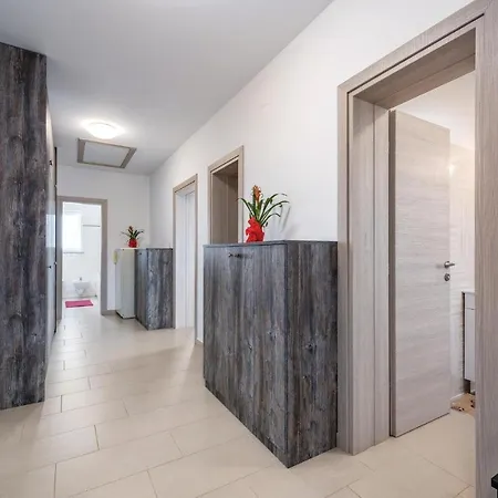 3 Bedroom Stunning In * لابين