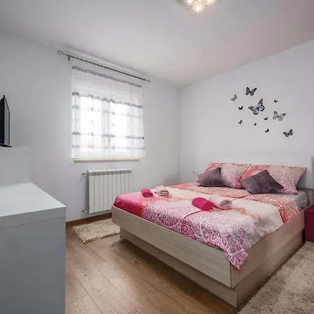 بيت للعطل 3 Bedroom Stunning In *